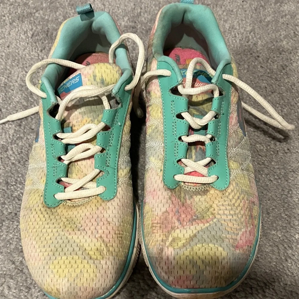 Skechers Lightweight Pastel Sneakers - Picture 2 of 8